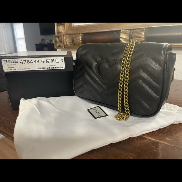 Gucci Handbags - Authentic Gucci Marmont Matelasse leather bag